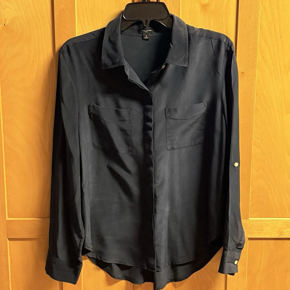 Ann Taylor Womens Shirt Size M Silk Navy Pockets Roll Up Sleeves Buttons Collar